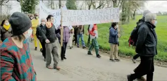  ??  ?? le départ de la marche contre l’intolérabl­e depuis le mémorial du Camp de Judes jusqu’au centre village de Septfonds