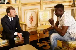  ?? (Photo PQR/Le Parisien) ?? Mamoudou Gassama a été reçu, hier, par Emmanuel Macron à l’Elysée.