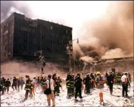  ?? REUTERS FILE PHOTO ?? Firefighte­rs and other emergency personnel search for survivors after the World Trade Center collapsed.