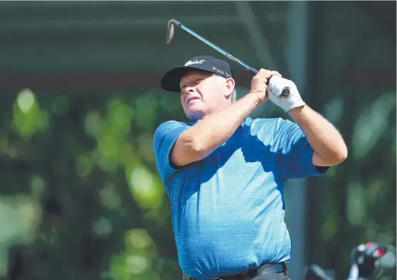  ?? Picture: STEWART McLEAN ?? Australian golfing legend Peter Senior heads into the weekend full of confidence.