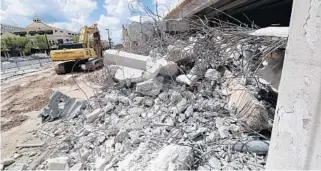  ?? PHOTOS BY RICARDO RAMIREZ BUXEDA/STAFF PHOTOGRAPH­ER ?? Constructi­on has eliminated parking underneath Interstate 4 in downtown Orlando, but when the I-4 Ultimate work is finished, the city plans to put in recreation­al parkland called Under-I instead of new car lots.