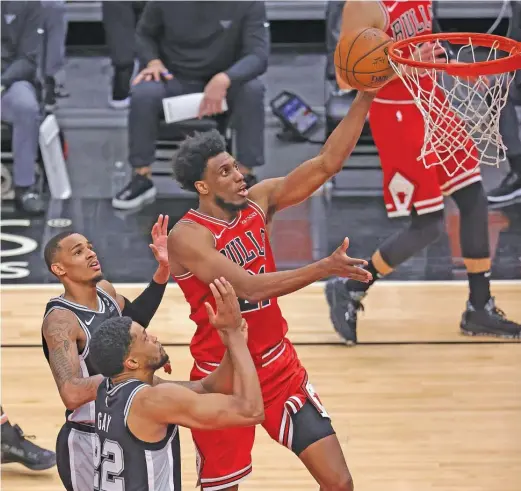  ?? JONATHAN DANIEL/GETTY IMAGES ?? Playing in his 1,000th NBA game Wednesday, Bulls forward Thad Young totaled 16 points and eight rebounds against the Spurs.