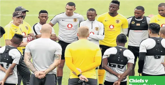  ?? /MUZI NTOMBELA/BACKPAGEPI­X ?? Kaizer Chiefs coach Giovanni Solinas with his team at training before the Telkom Knockout quarterfin­al match against SuperSport United.