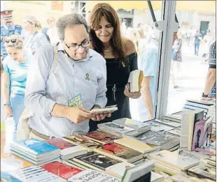  ?? MANÉ ESPINOSA ?? El president Torra y la consellera Borràs en la Setmana del Llibre en Català