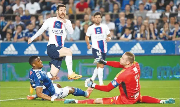  ?? Agence France-presse ?? ↑
PSG’S Lionel Messi (left) reacts after scoring a goal against Strasbourg during their French League match on Saturday.