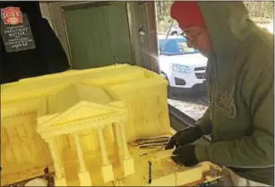  ?? GARY PULEO — DIGITAL FIRST MEDIA ?? Jim Victor works on an intricate detail in a corner of a White House building made entirely of butter.