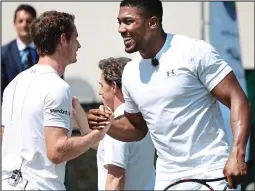  ?? MIKE MARSLAND ?? Counter-punchers: Andy Murray and Anthony Joshua are all smiles after a light-hearted workout