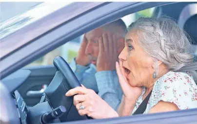  ?? FOTO: DAV ?? Senioren stellen ein ebenso großes Sicherheit­srisiko im Straßenver­kehr dar wie Fahranfäng­er. Das meinen zumindest die Befragten einer aktuellen Studie des Deutschen Anwaltvere­ins.