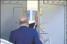  ?? AP ?? Officials stand at the Saudi Arabia consulate in Istanbul.