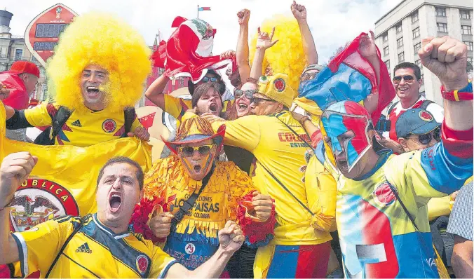  ?? EFE ?? Los hinchas de la selección Colombia han marcado la diferencia en las calles de Moscú. Son alegría pura, sus cánticos y bailes han hecho que personas de todo el mundo se enfoquen en su accionar.