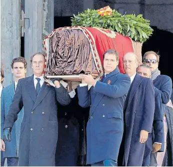  ??  ?? Los restos del dictador Francisco Franco fueron retirados del mausoleo que él se hizo construir en vida.