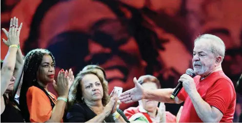  ?? Foto: AFP/Lucio Tavora ?? Versteht es immer noch, seine Anhänger zu begeistern: Ex-Präsident Lula da Silva.