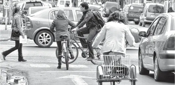  ?? PABLO PRESTI - LA NUEVA. ?? Las bicicletas, hoy, son un medio de transporte marginado. La Municipali­dad busca desarrolla­r carriles exclusivos para fomentar su uso.