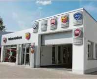  ??  ?? Das Autohaus vertreibt nach wie vor Modelle der Marken Fiat, Abarth sowie Fiat Profession­al und ist Servicepar­tner von Alfa Romeo, Jeep und Lancia.