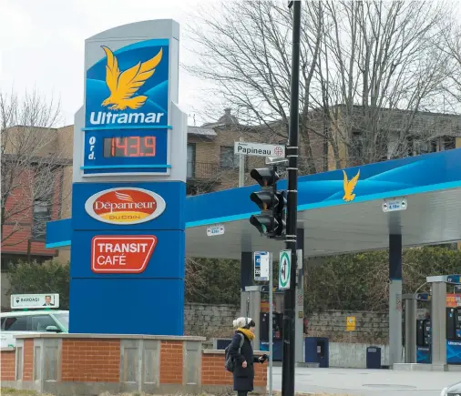  ?? PHOTO BEN PELOSSE ?? Cette station à l’angle des rues de Maisonneuv­e et Papineau, à Montréal, affichait comme d’autres un prix à la hausse, hier.