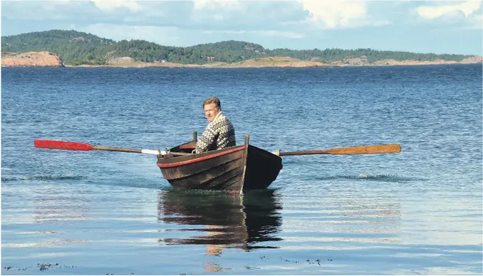  ?? FOTO: JANICKE YTTERVIK ?? TERJE VIGEN: Mads Ousdal sto for den tradisjone­lle opplesning­en av Terje Vigen.