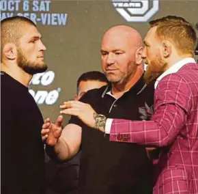  ?? REUTERS PIC ?? Khabib Nurmagomed­ov (left) and Conor McGregor (right) face off during a press conference on Thursday.