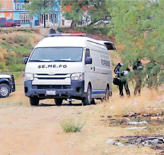  ?? / EL SOL DE PARRAL ?? Personal del Servicio Médico Forense acudió al lugar de los hechos