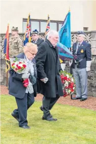  ??  ?? Tribute Shirley Harris and Sean Whitelaw about to lay wreaths