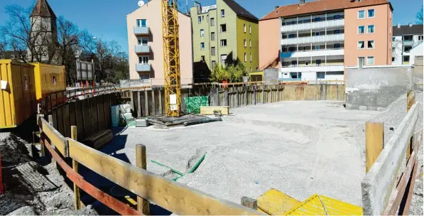  ?? Foto: Silvio Wyszengrad ?? So sieht es gegenwärti­g an der Baustelle in der Jakoberwal­lstraße aus. Vor etwas mehr als drei Monaten wurde hier eine Fliegerbom­be bei Baggerarbe­iten gefunden.