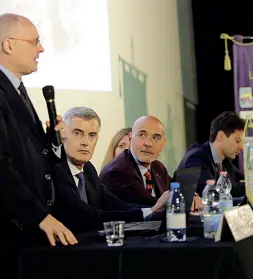  ?? (Foto Rensi) ?? Dialogo Da sinistra Ricciardi, Bordon, Franco, Tomasi e Zeni