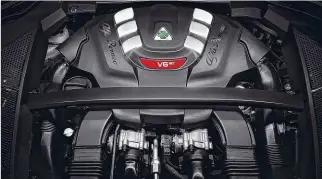  ??  ?? Il potente V6 biturbo da 510 cv: lo ‘zero-cento’ è bruciato in 3,8 secondi