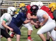  ?? RANDY MEYERS — THE MORNING JOURNAL ?? North Ridgeville’s Alex Carpenter and Brookside’s Duke Kovacs work on punt coverage in preparatio­n for the Winning Edge Lorain County Football Classic on June 6.