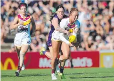  ?? Picture: AAP IMAGE ?? Leah Kaslar has jumped from the Lions to the Suns.