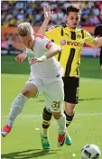  ?? Foto: Wagner ?? Philipp Max (links) setzt sich gegen Ra phael Guerreiro durch.