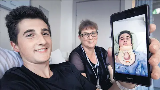  ?? Picture/Alan Gibson ?? Morgan Honnor, 15, and his mother, Deborah Weir-Honnor, in Waikato Hospital yesterday.