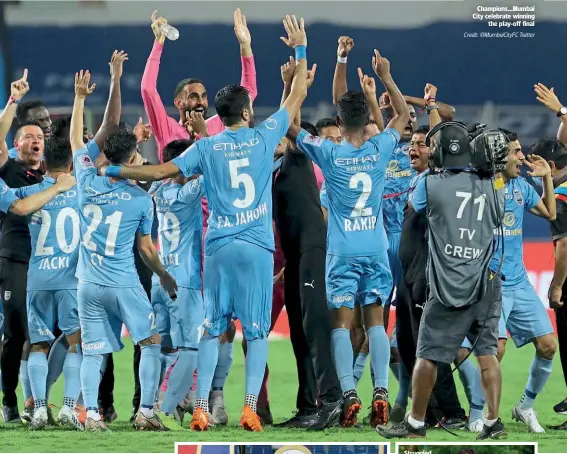  ??  ?? Champions…Mumbai City celebrate winning the play-off final