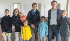  ?? FOTO: IFC ?? Weit gereister Besuch: Familie de Vanssay besucht auf ihrem Trip durch Europa das IFC Tuttlingen. Mit auf dem Bild ist IFC-Manager Gerhard Hautmann (zweiter von rechts).