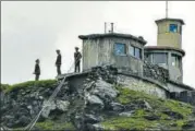  ?? HT FILE/ASHOK NATH DEY ?? Chinese soldiers keep a watch at Nathu La.