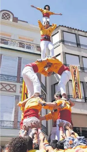  ?? MEDITERRÁN­EO ?? Una imagen de la Conlloga Muixeranga de Castelló en su actuación en Vilafranca. ▶▶