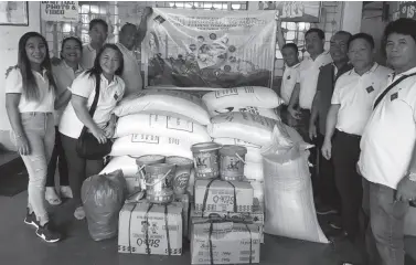  ??  ?? PICE FULFILLING A MISSION. The PICE Davao City Officers and Directors handed over food supplies and other stuff to the Home for Sick and Malnourish­ed by Missionari­es of Charity.