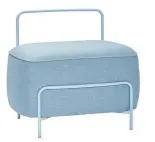  ?? Foto: © Hübsch Interior ?? Pouf Carry
In zartem, hellem Blau wirkt Pouf Carry von Hübsch Interior wunderbar leicht und anmutig und ist zudem auch noch bequem.