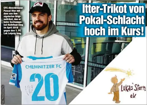  ??  ?? CFC-Abwehrmann Pascal Itter mit dem von ihm signierten Originaltr­ikot, das er beim Sachsenpok­al-Halbfinal-Sieg im April 2019 gegen den 1. FC Lok Leipzig trug.