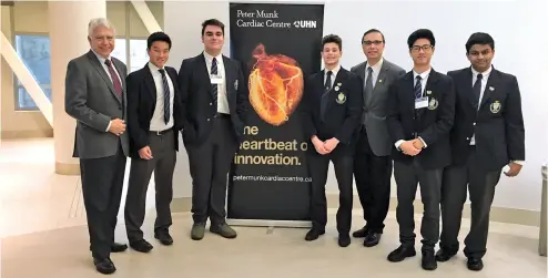  ?? SUPPLIED ?? John Walsh, far left, leads the Community and Learning Partnershi­ps program. Here he is pictured with biology students at a
cardiac conference.