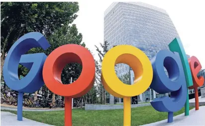  ?? FOTO: RTR ?? Die Google-Zentrale in Peking: Mit dem Schritt nach China kommen neue Probleme auf den Konzern zu. Denn die Volksrepub­lik verlangt drastische Zensur.