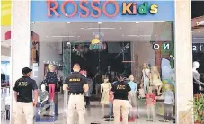  ??  ?? BIENES. La tienda Rosso Kids, propiedad de la esposa de Óscar García, también fue asegurada.