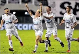  ?? Foto: EFE ?? En el juego de vuelta Santos ganó 3-0 ante Boca Juniors, en Brasil. En la ida empataron 0-0.