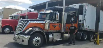  ?? Shane Stenger ?? Shane Stenger of Erie makes a delivery in York, Pa. with his Internatio­nal LoneStar tractortra­iler.