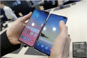  ??  ?? The Galaxy S10 5G (left) uses the X50 modem.