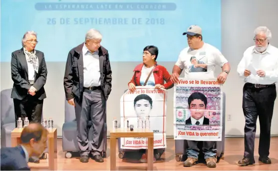  ?? OMAR FRANCO ?? Los familiares de los estudiante­s ausentes desde hace cuatro años se reunieron con el tabasqueño en el museo Memoria y Tolerancia.