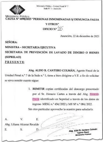  ?? ?? El fiscal investigad­o también pidió copia de la denuncia de Santiago Peña contra Espínola.