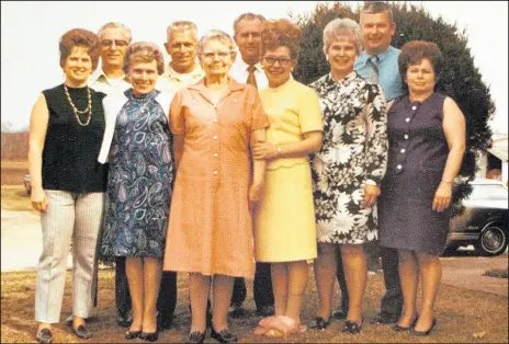  ?? POTEMPA FAMILY ?? Grandma Mary Potempa, center, is surrounded by her nine children in the front yard of the family farm in 1971. Pictured are Loretta, from left, John, Lilly, Wally, Joe, Judy, Lottie, Chester and Wanda.