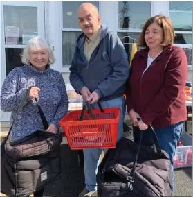  ?? COURTESY OF RSVP ?? Sandy Fryer, left, and Jim and Sandy Bahn volunteer with Meals on Wheels.