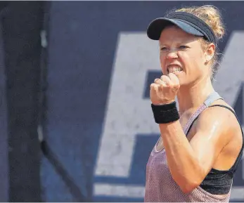  ?? FOTOS: KARL-HEINZ BODON ?? Auf dem Weg zurück zu alter Klasse: Jawohl, Laura Siegemund gewinnt die Knoll Open 2018. Da zeigt die Siegerin des Porsche-Grand-Prix in Stuttgart 2017 gerne die Faust.