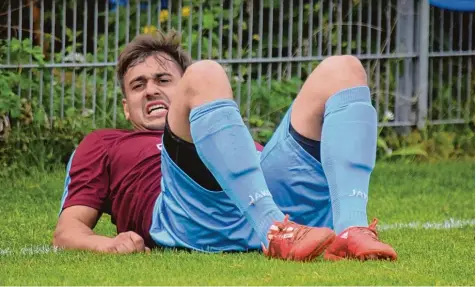  ?? Foto: Oliver Reiser ?? Zittern bis zum Schluss. Benni Gerstmeier und der TSV Leitershof­en sind auf Schützenhi­lfe angewiesen. Selbst wenn man gewinnt, können die Almkicker den Klassenerh­alt nur schaffen, wenn der TSV Diedorf in Dinkelsche­rben verliert.