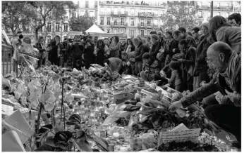  ??  ?? C’est en allant déposer des fleurs au Bataclan que Cédric a basculé dans le mensonge.